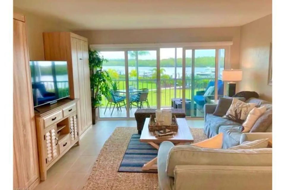 Living room and Lanii