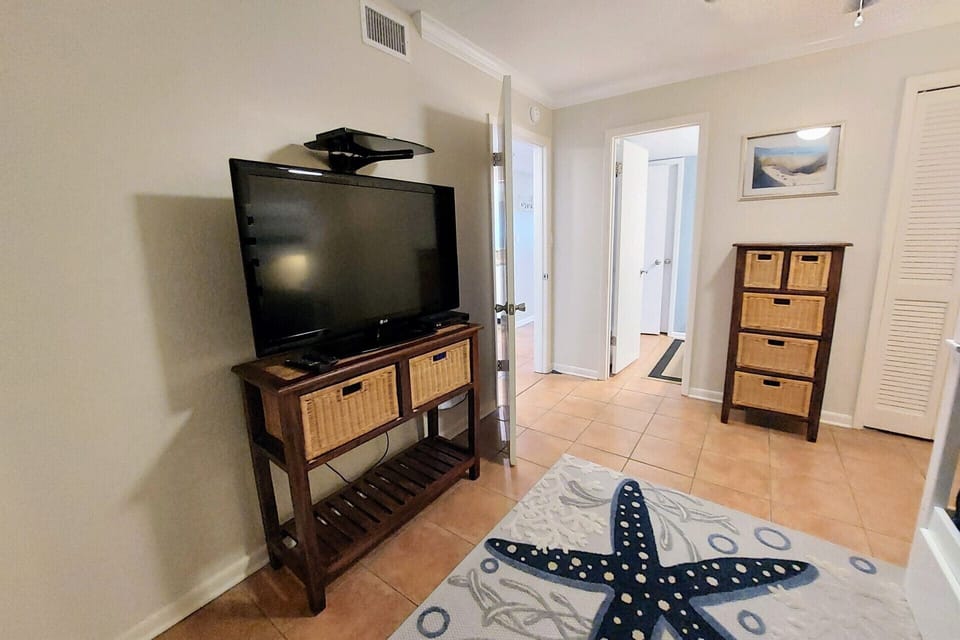 Castaways 2C - Second bedroom - TV