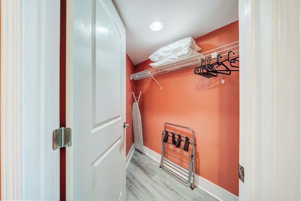 Walk-in Closet