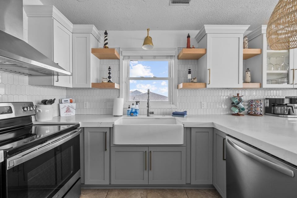 A side fully renovated kitchen has everything you need to cook a meal at home.