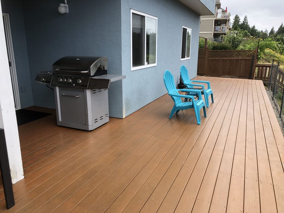 Large deck to relax on