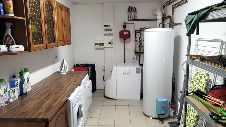 Utility room with washing machine, tumble dryer and utilities