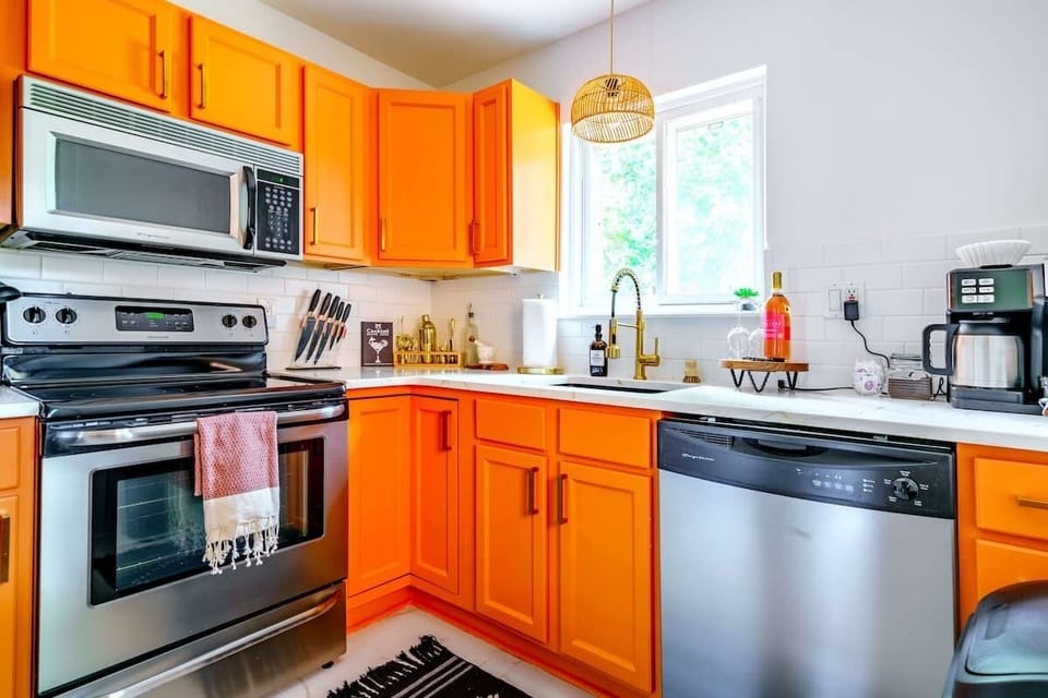 Very modern space with lots of amenities in the heart of Columbus short north district.