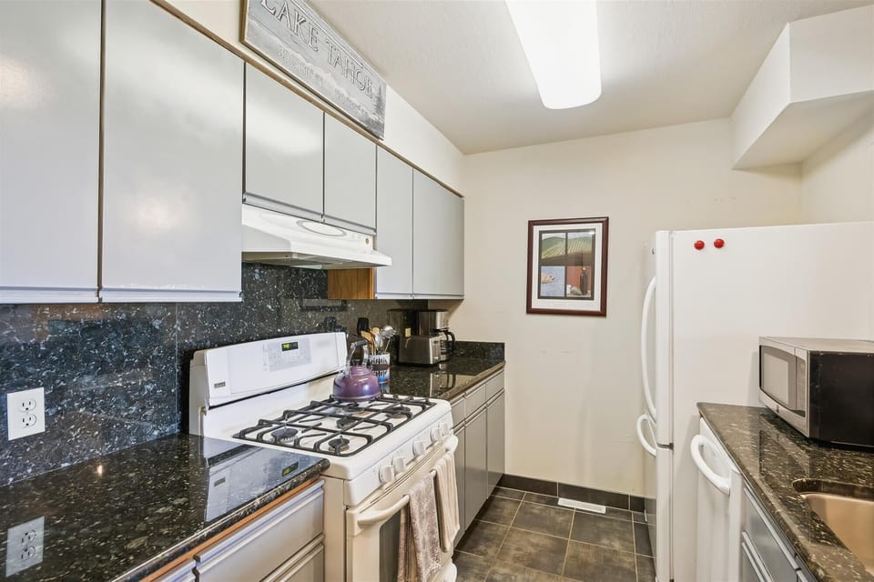 upper level-kitchen-_dsc3595