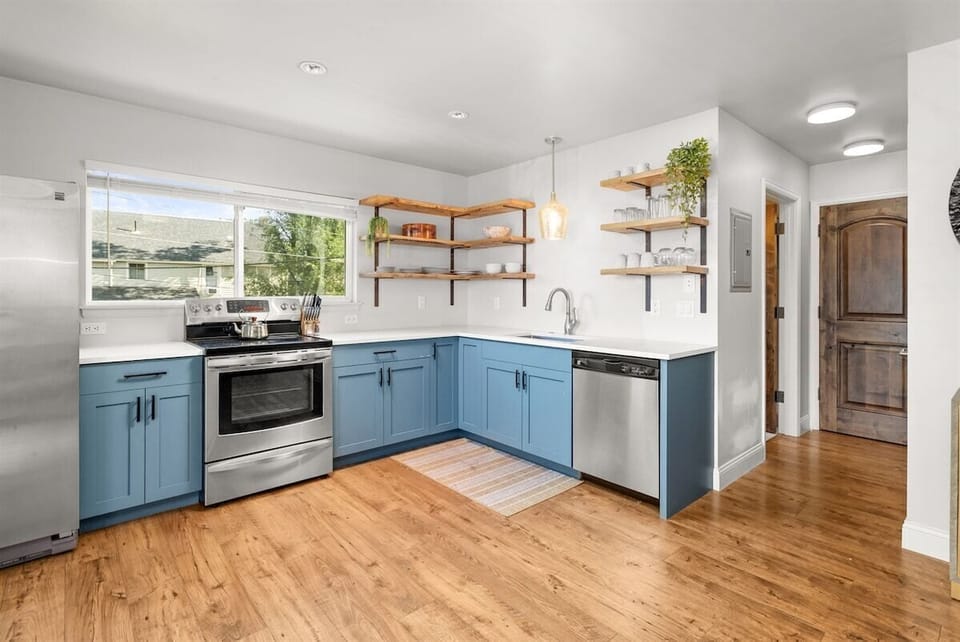 Spacious and fully-equipped kitchen