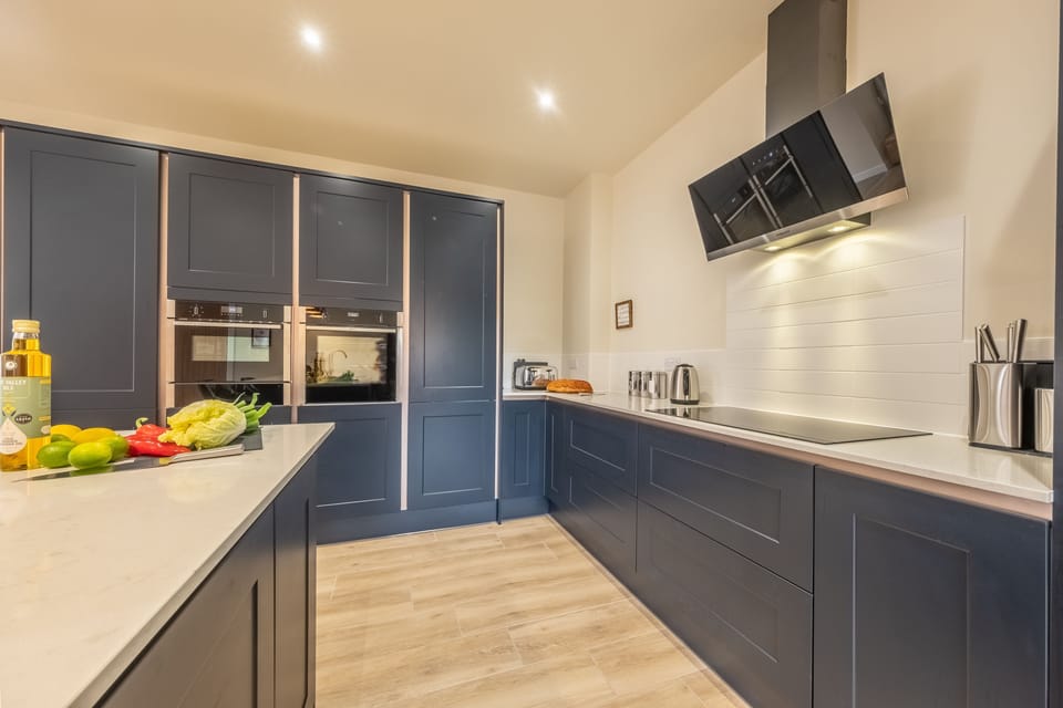 Ground floor: Looking back at the kitchen