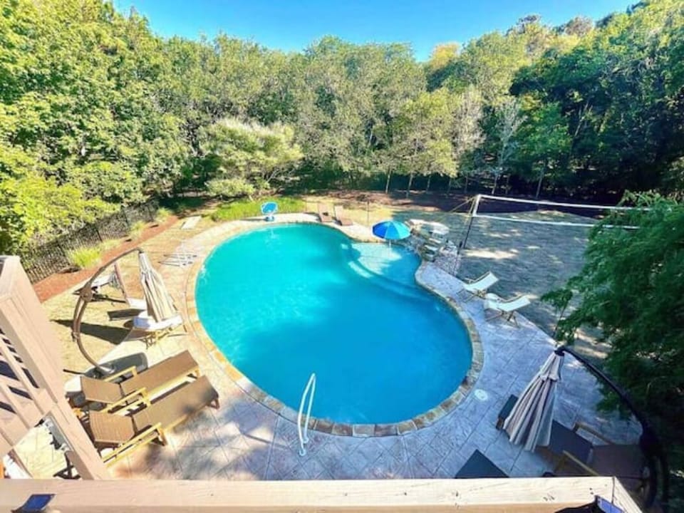 Showstopping inground pool