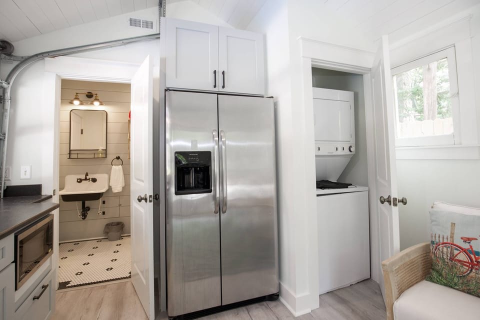 Pool house also has A/C, heat, washer, bathroom, changing room, outdoor shower.