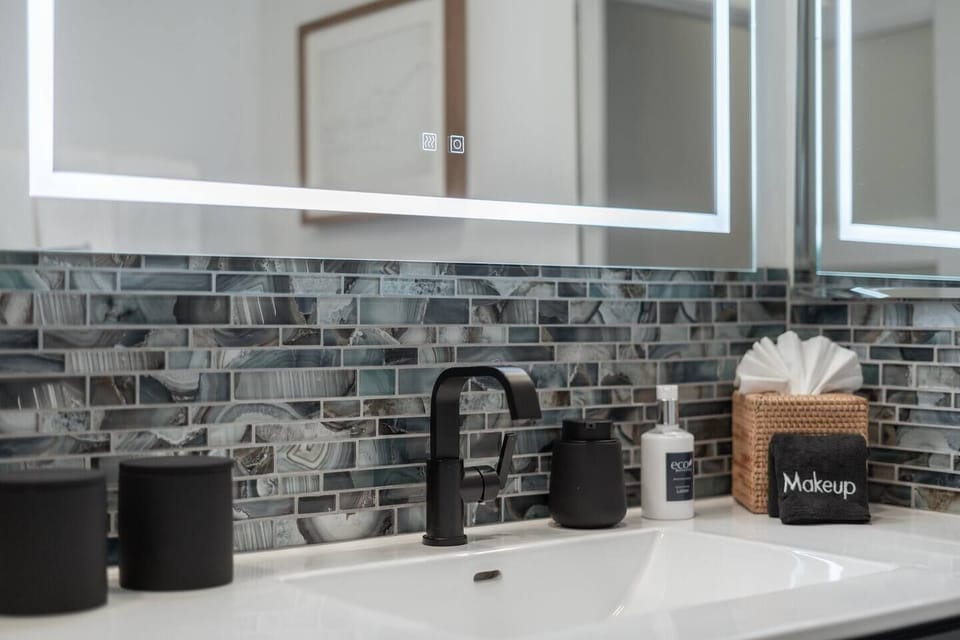 2nd Bathroom with lighted mirror
