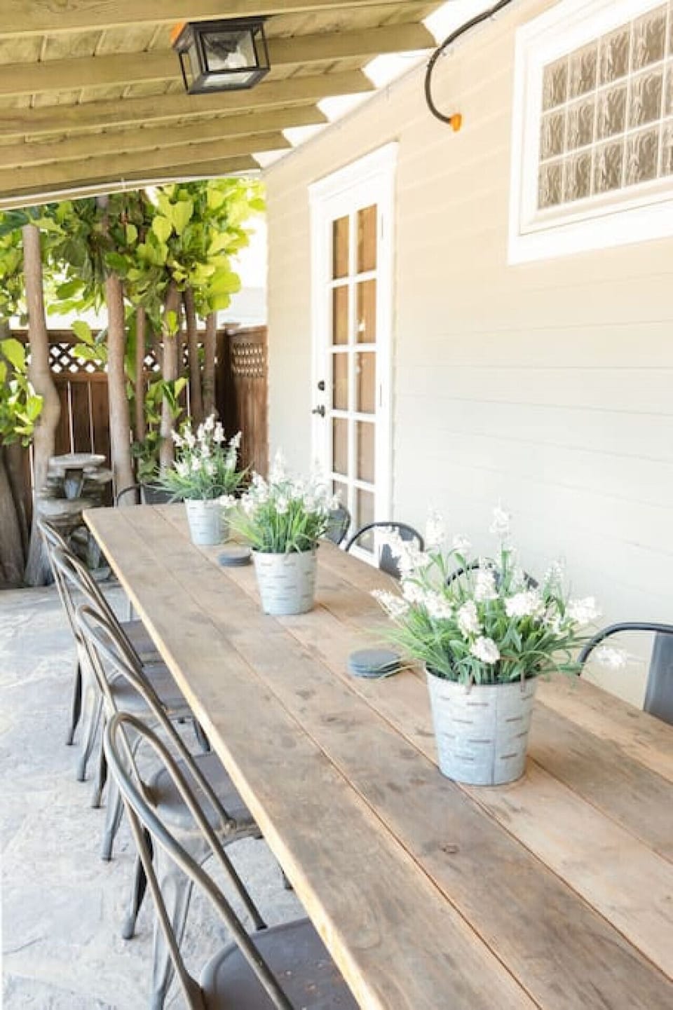 Outdoor dining
