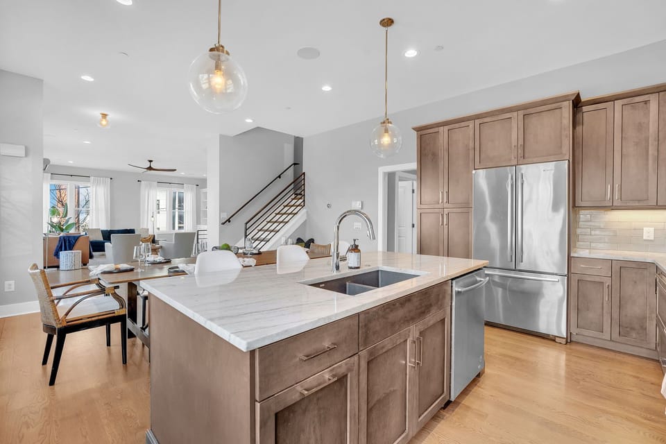 Kitchen and Bar area