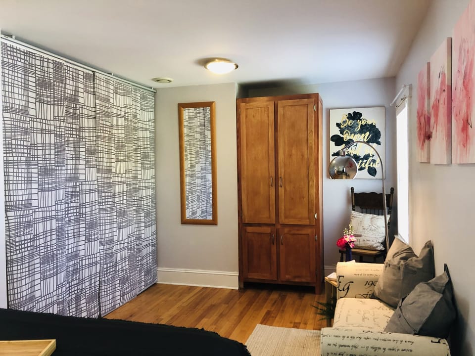 Spacious Bedroom with plenty of storage 