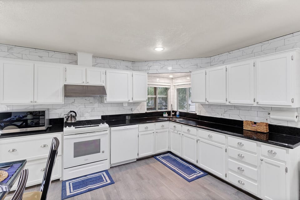 Full kitchen with everything to make full meals.