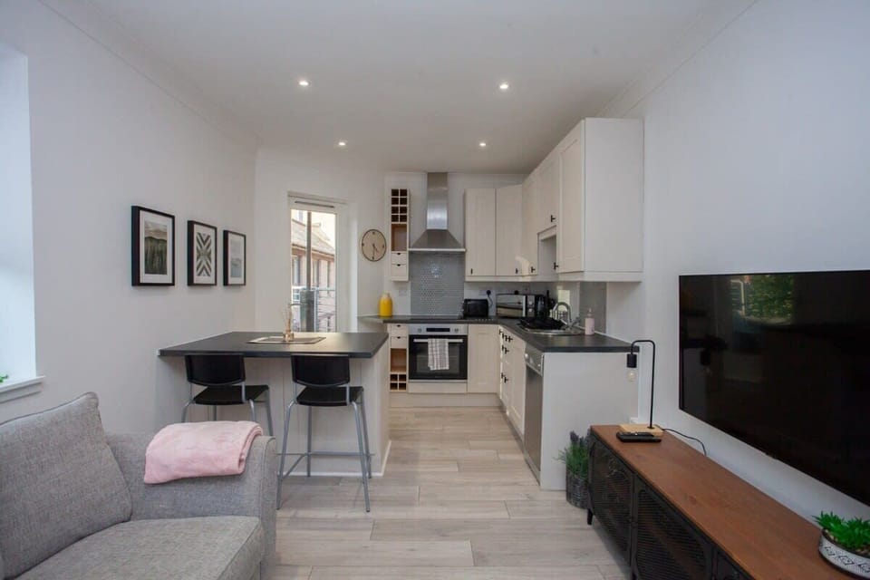 This lovely open plan kitchen living space also have a handy breakfast bar for a quick bite before heading out to explore!