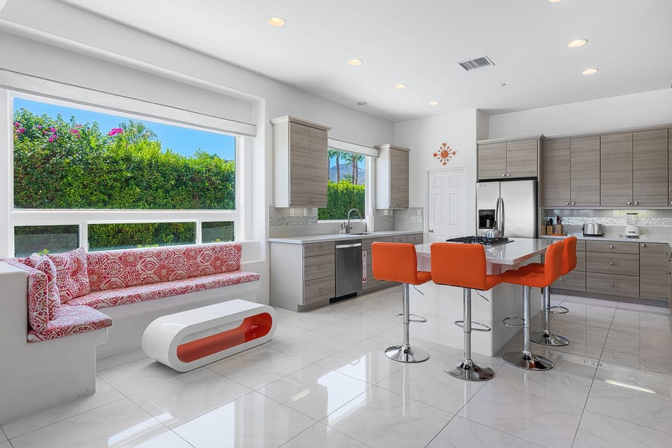 Full Kitchen with Breakfast Area, Walk-In Pantry, Two Ovens, Five-Burner Stove
