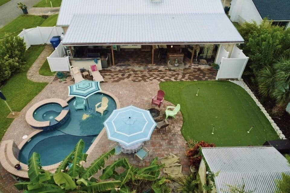 Mini Resort Backyard 