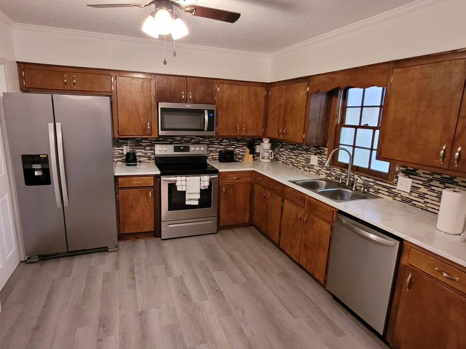FULL KITCHEN VIEW