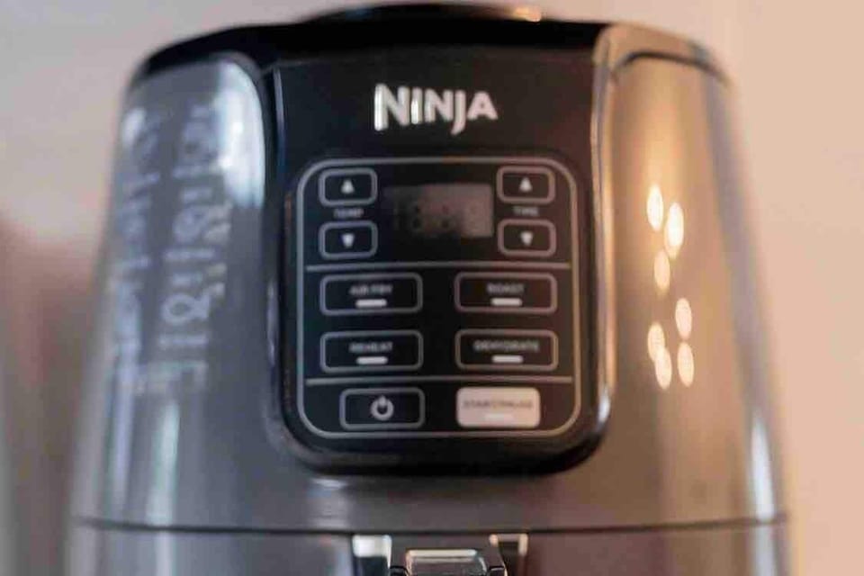 Besides interior design, we care about amenities! Once you air fry, you can’t imagine how you lived without it. Great for the health conscious and fried food junkie. 

"There were a lot of extras we would definitely stay here again." -Michael *****