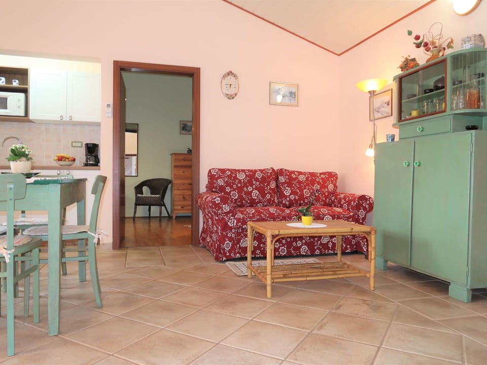 Table, Furniture, Picture Frame, Property, Couch, Interior Design, Comfort, Wood, Lighting, Decoration