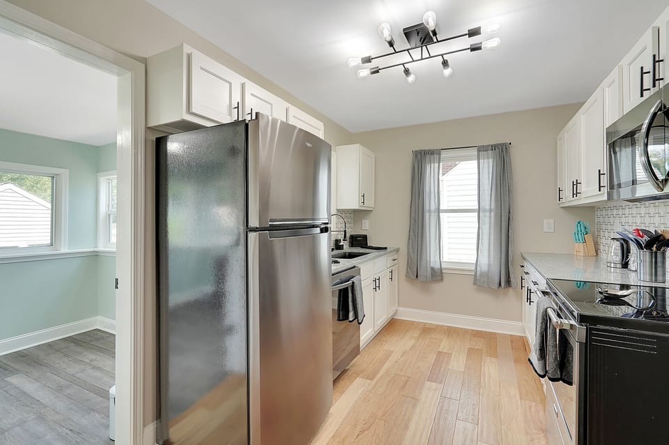 Full Kitchen w/ Dishwasher