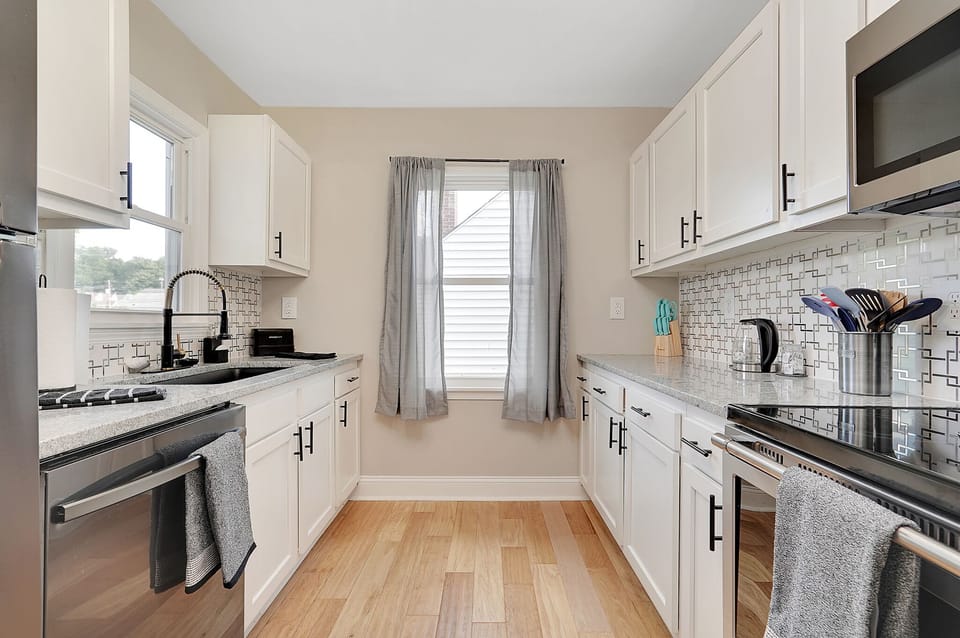 Full Kitchen w/ Dishwasher