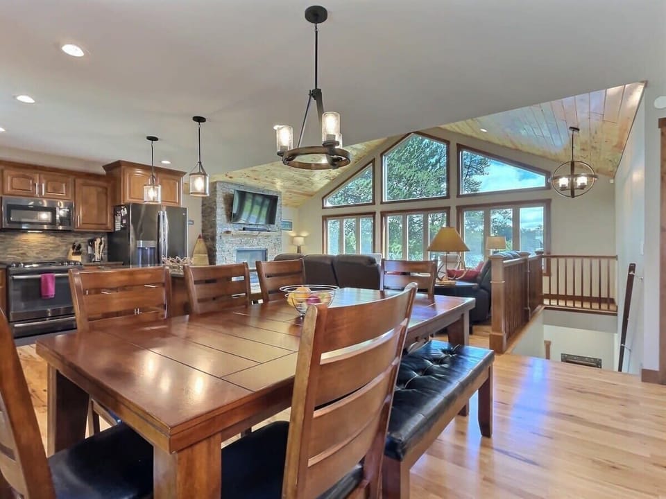 Dining Rm w/Seating for 8 