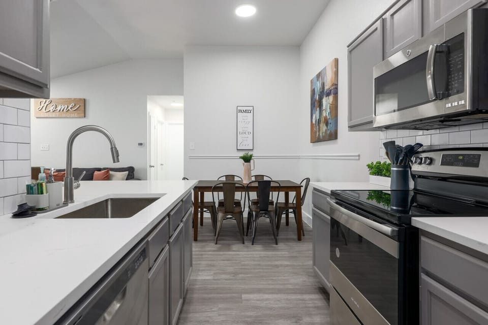 Kitchen w/Stainless Steel Appliances