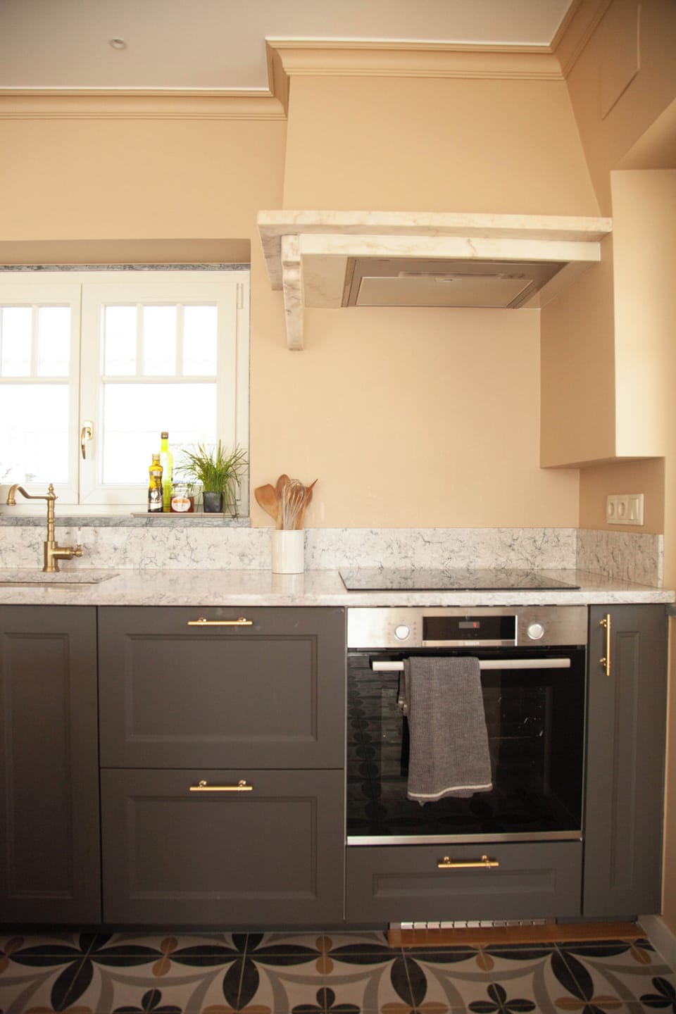Kitchen oven