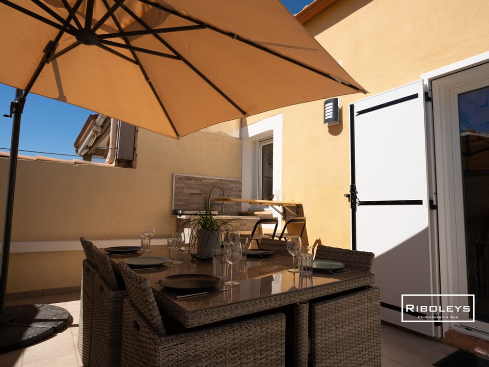 Terrace with parasol, electric grill, outdoor bar and solar shower