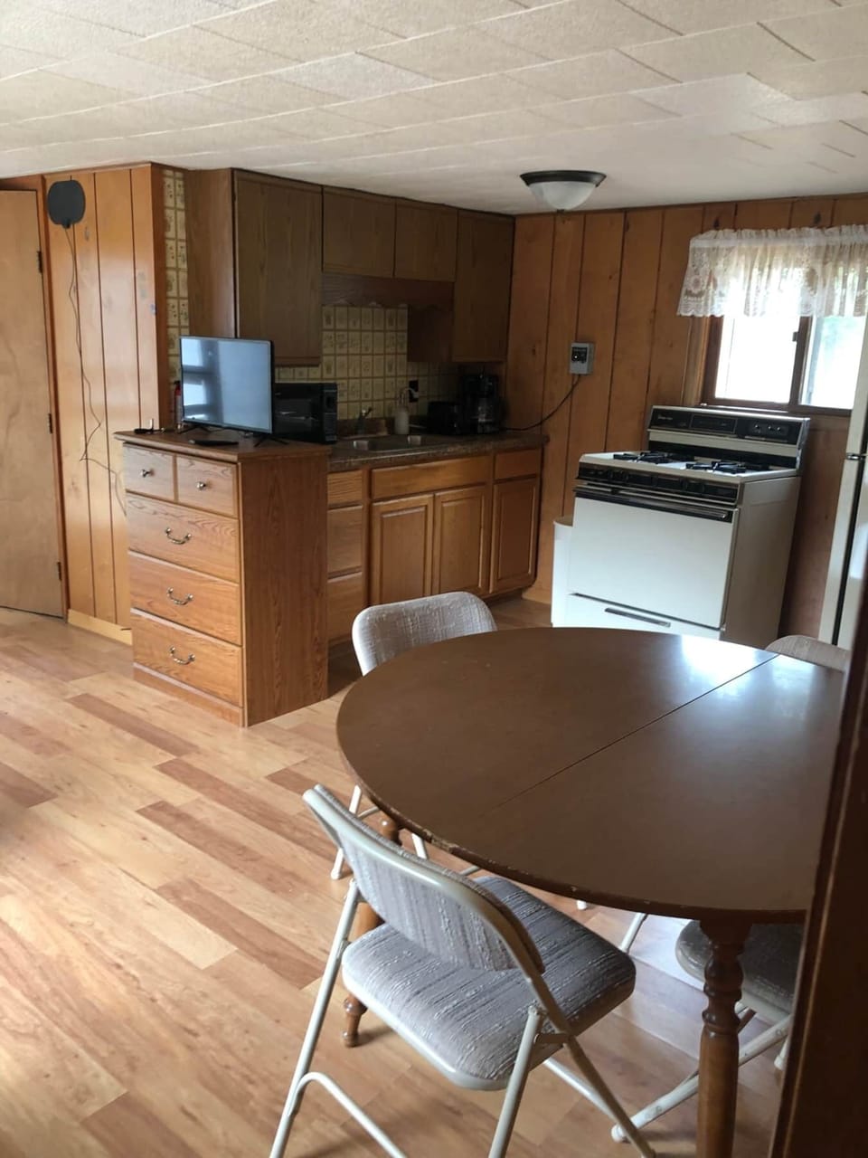 Kitchen/Dining Area features full gas range, dishes, glassware, silverware, utensils, and more