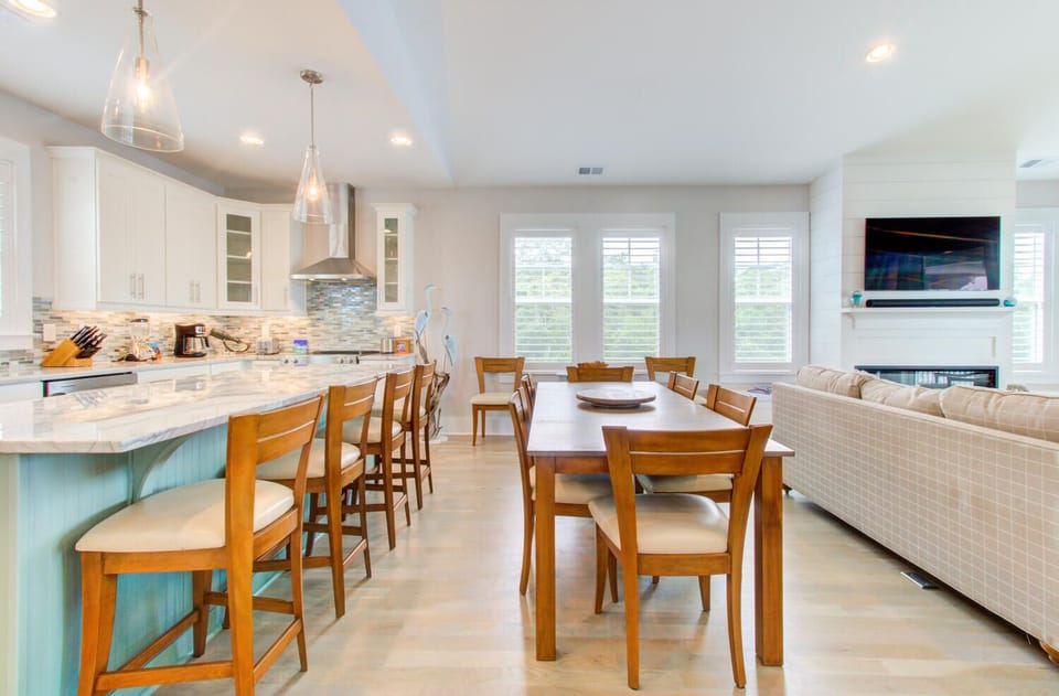 Kure Cove-Dining Room