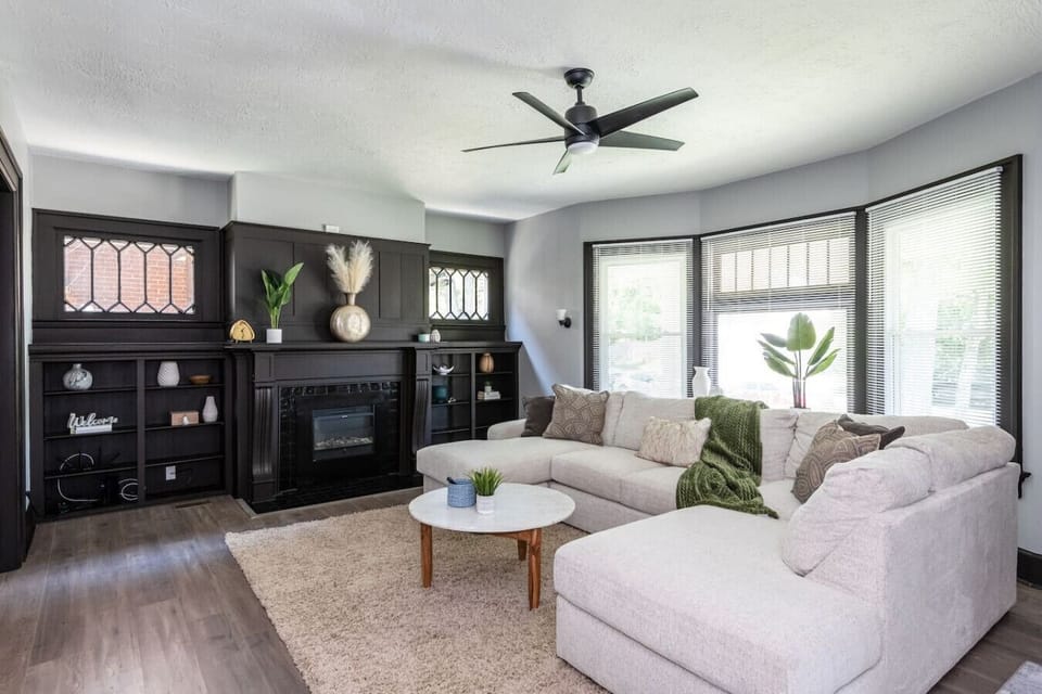 Living room with 55` Smart TV for streaming