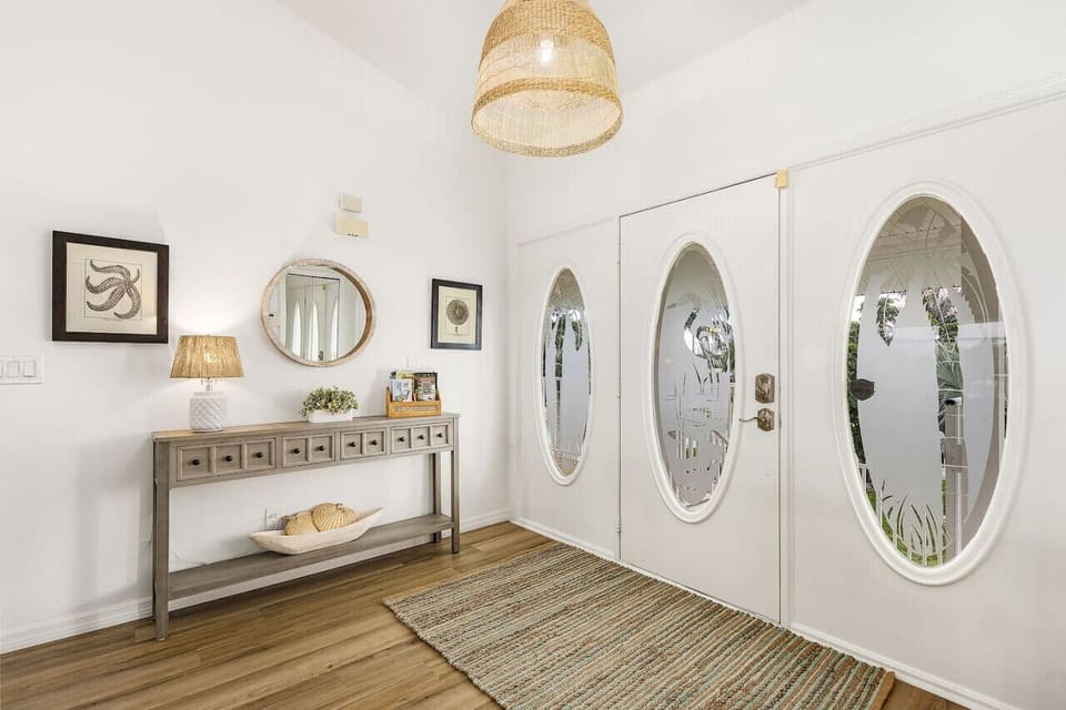 Modern decor and a fresh look as you enter