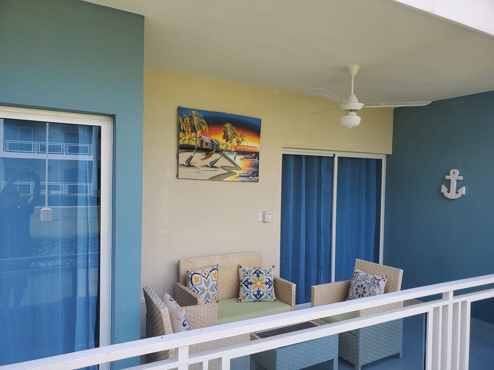 outdoor terrace 