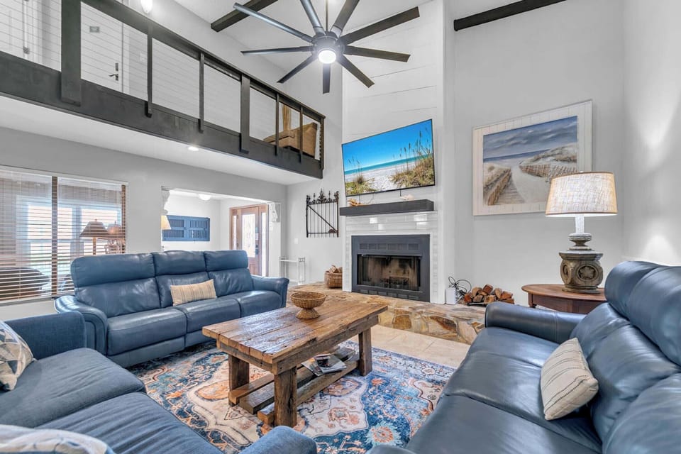 Living room with gorgeous high ceillings