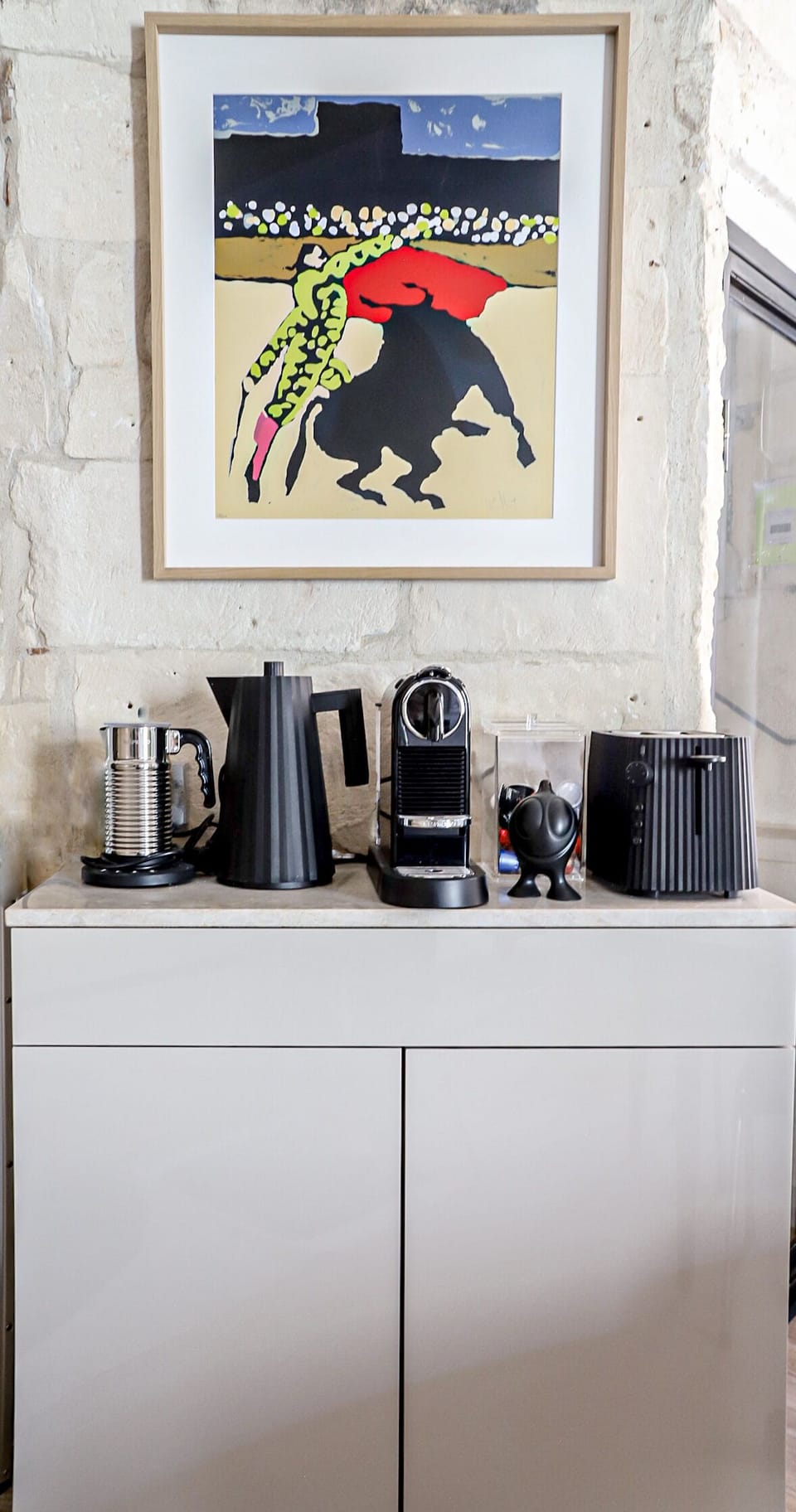 Kettle, Coffee machine+milk-frother, water carbonator, toaster, coffee plunger