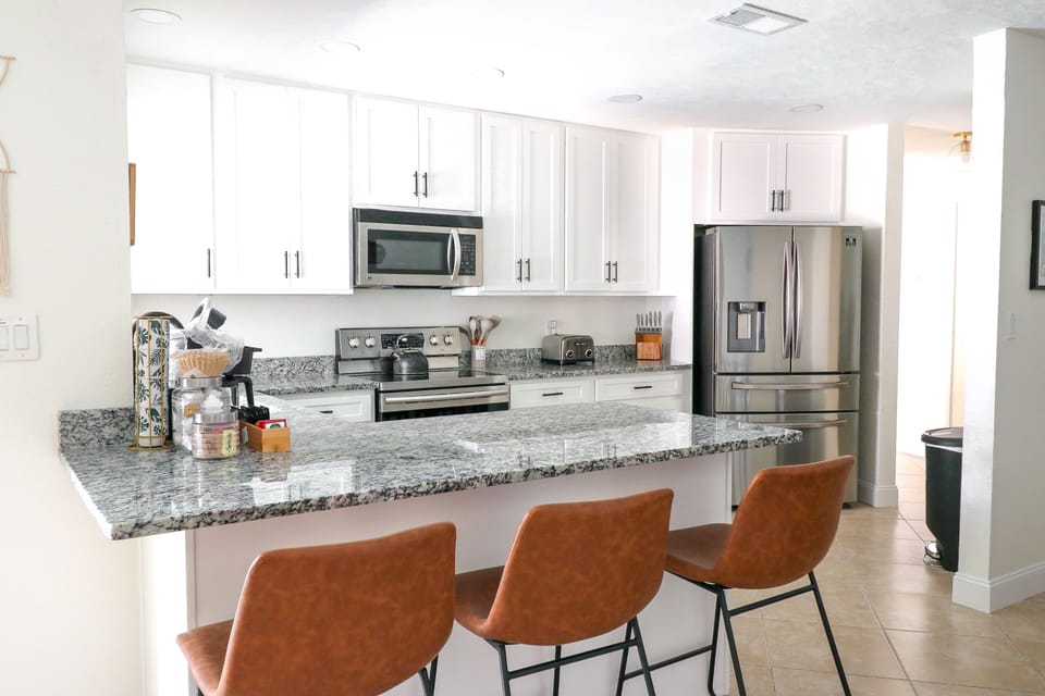 Breakfast bar in the kitchen