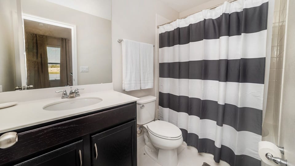  This townhome has a total of 4.5 bathrooms.