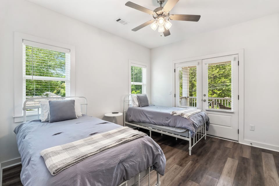 Upstairs twin bedroom