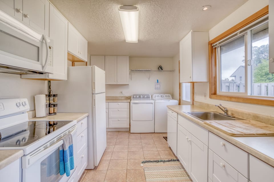 Spacious Kitchen with Laundry amenities
