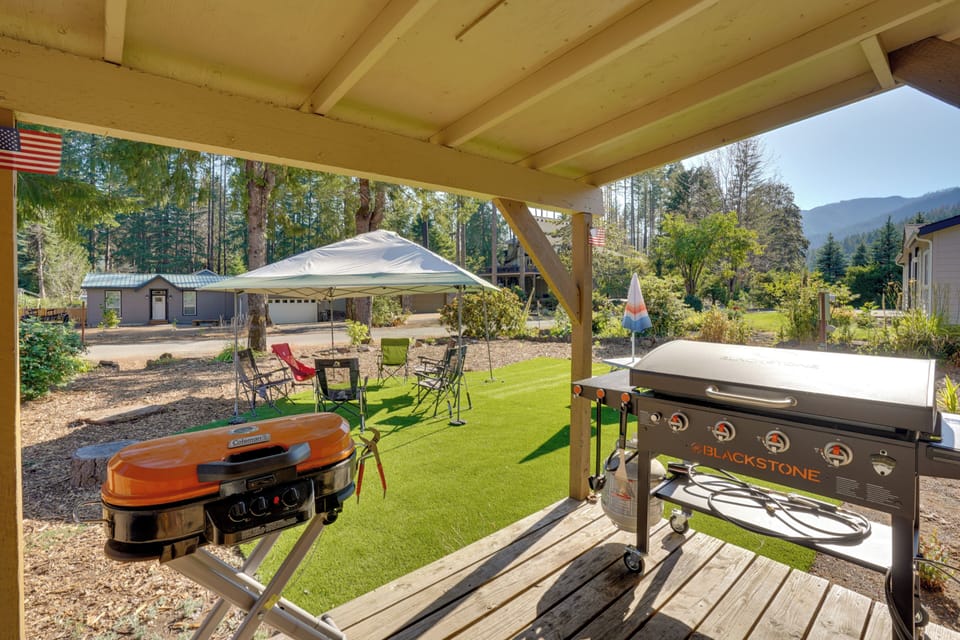 Detroit Vacation Rental | 3BR | 2BA | Access Only By Stairs | 1,400 Sq Ft