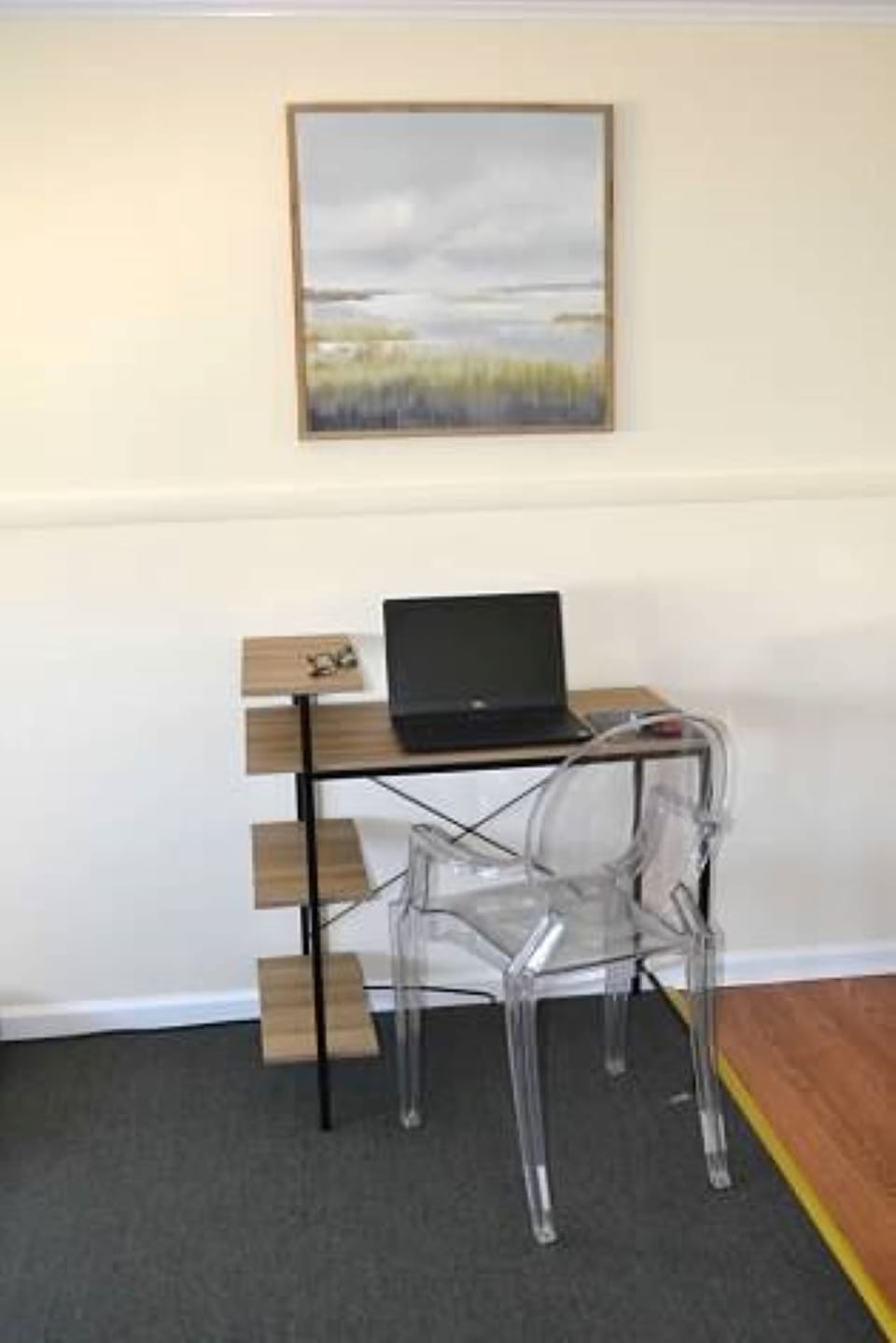 Office space for those who need to work a bit on vacation