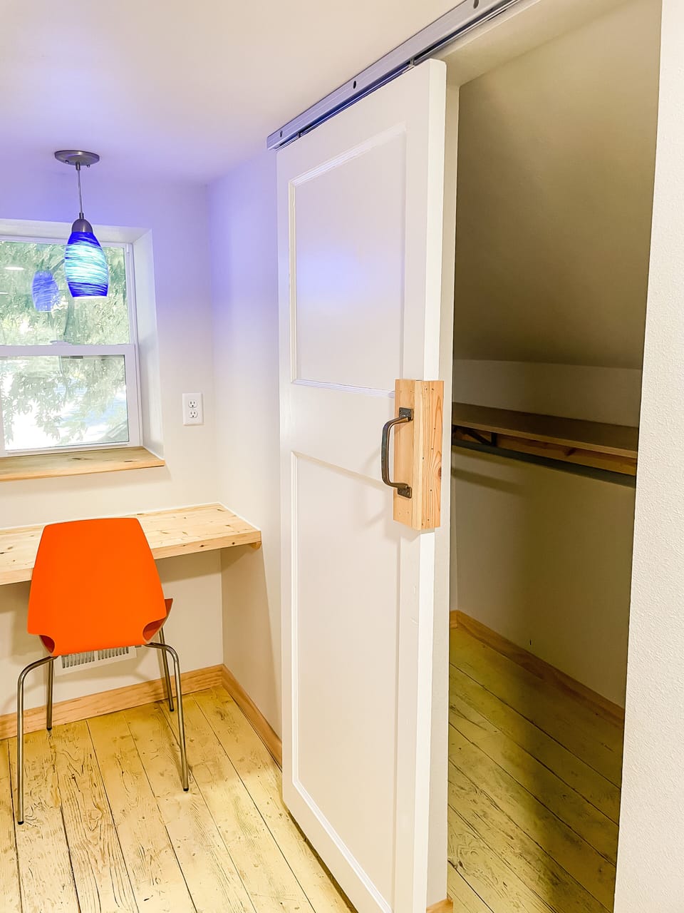 Desk area & second closet with sliding barn door in loft.