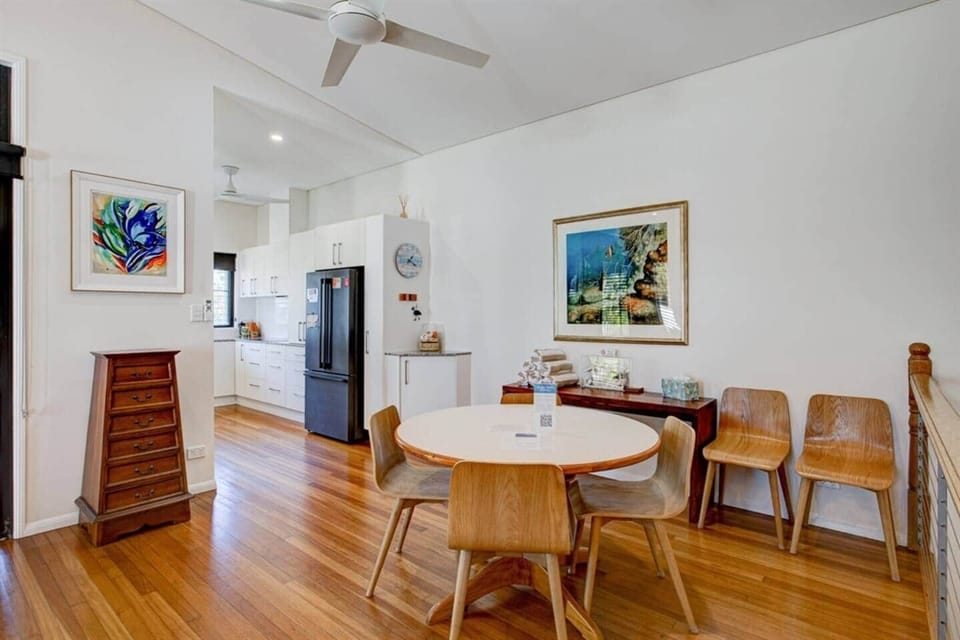 11. FRANGIPANI PLACE - DINING AREA