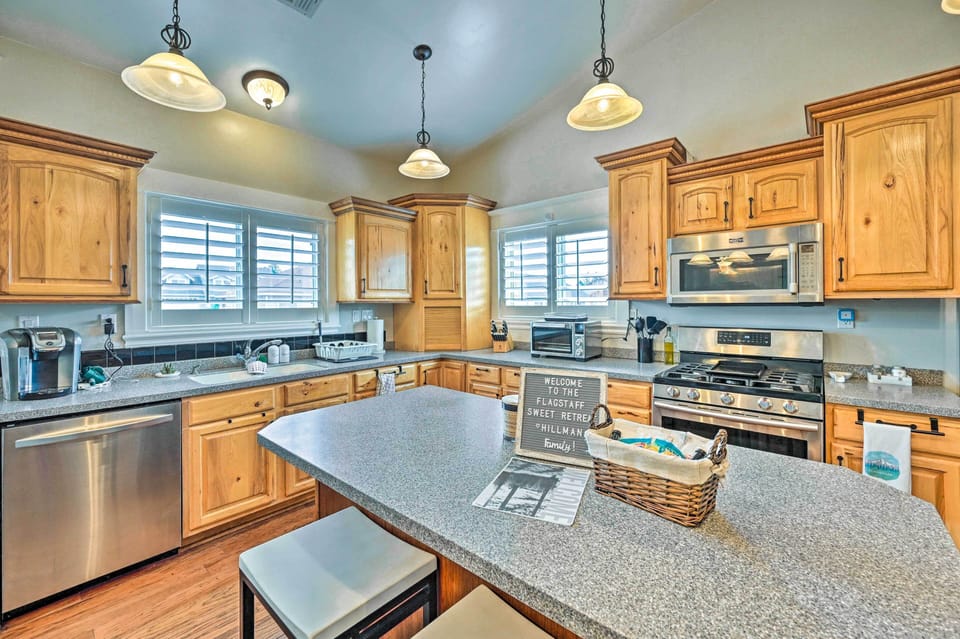 Kitchen | Single-Story Interior | Free WiFi | Towels & Linens | Central A/C