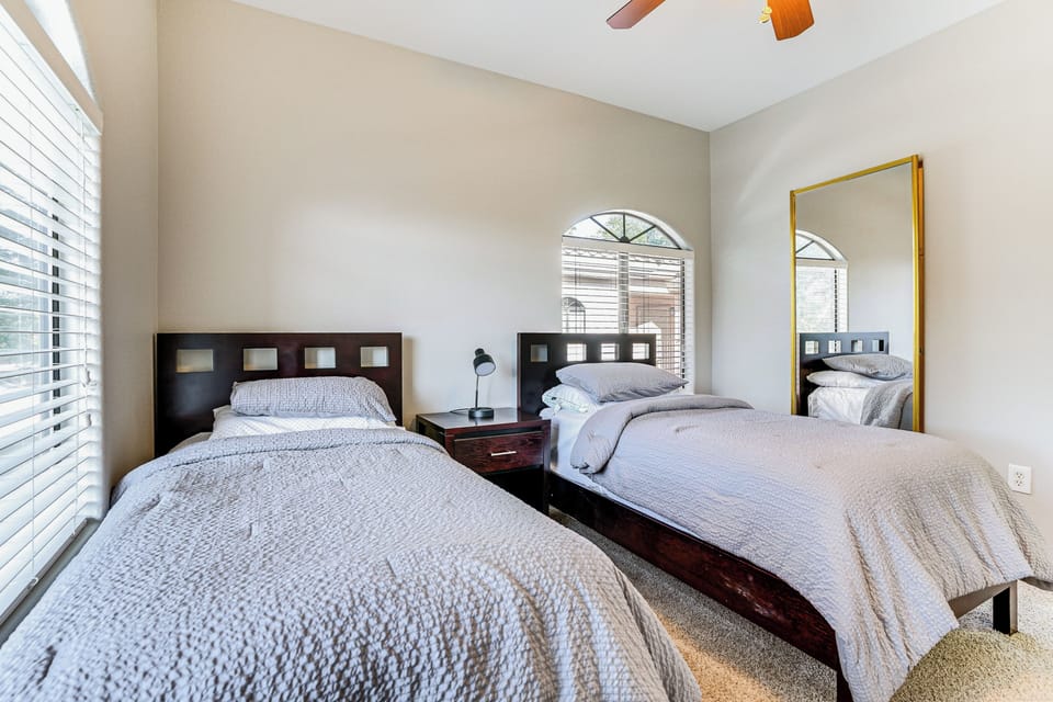 Bedroom 2 | 2 Twin Beds