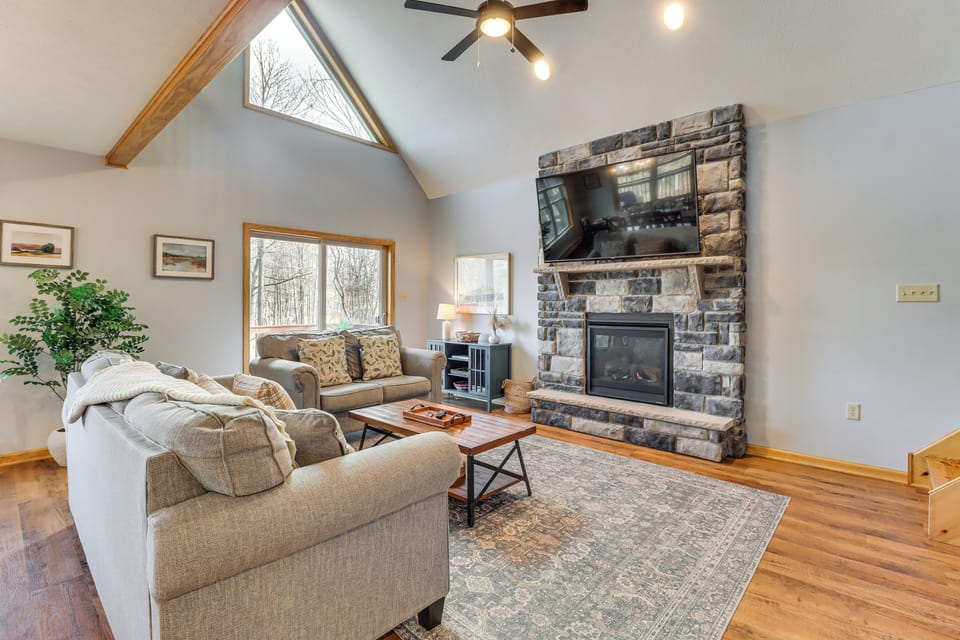 Albrightsville Vacation Rental | 4BR | 3BA | 2,658 Sq Ft | Stairs Required