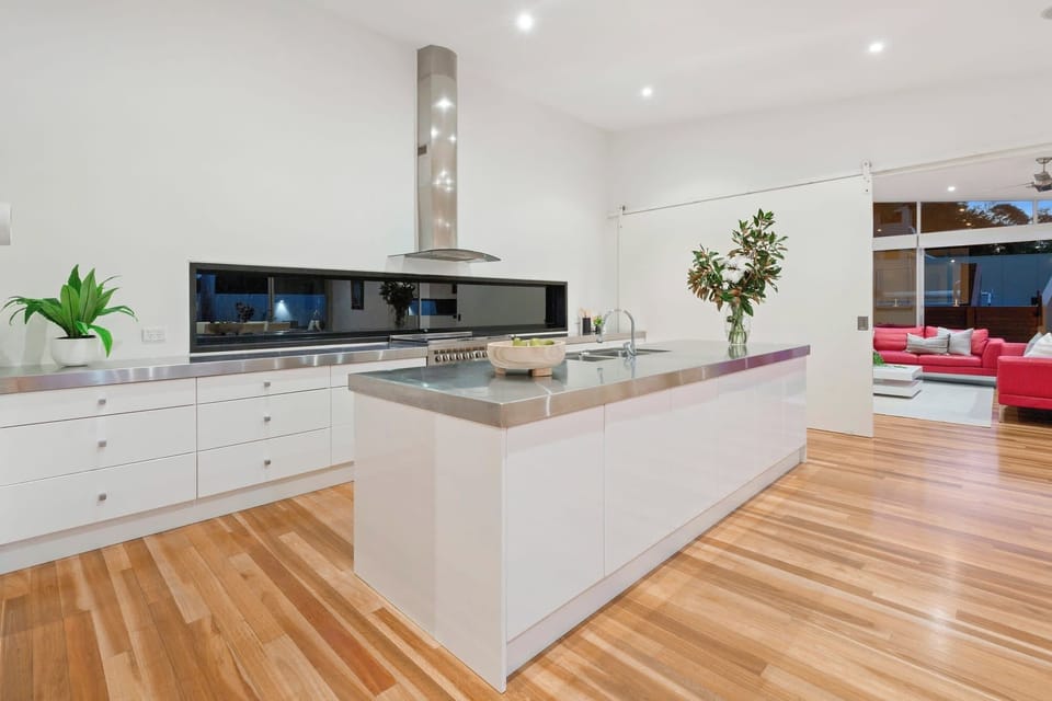 Kitchen (upstairs)