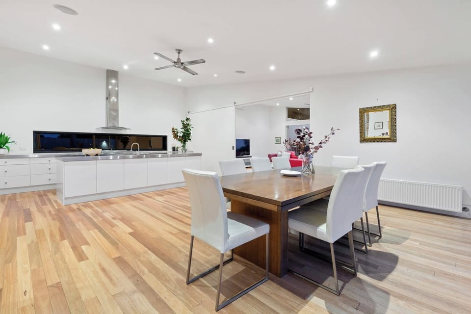 Dining Room (upstairs)