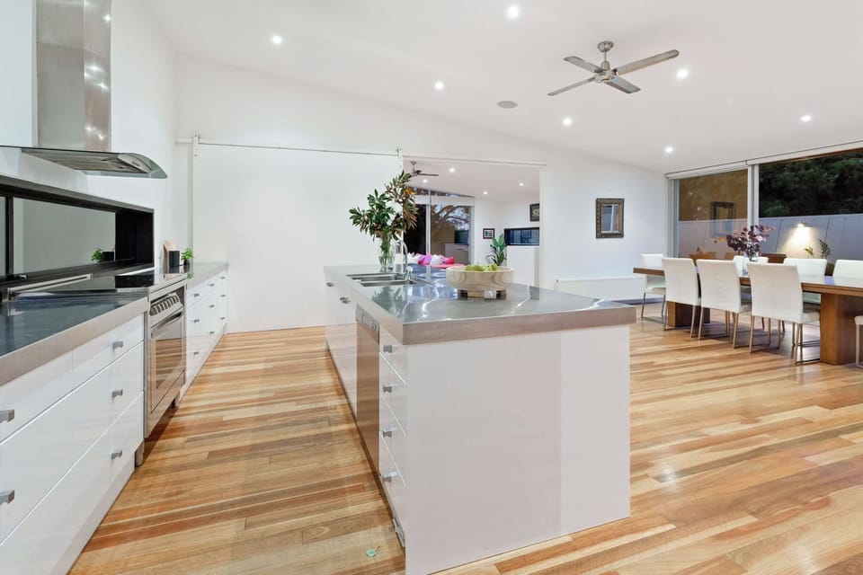 Kitchen (upstairs)